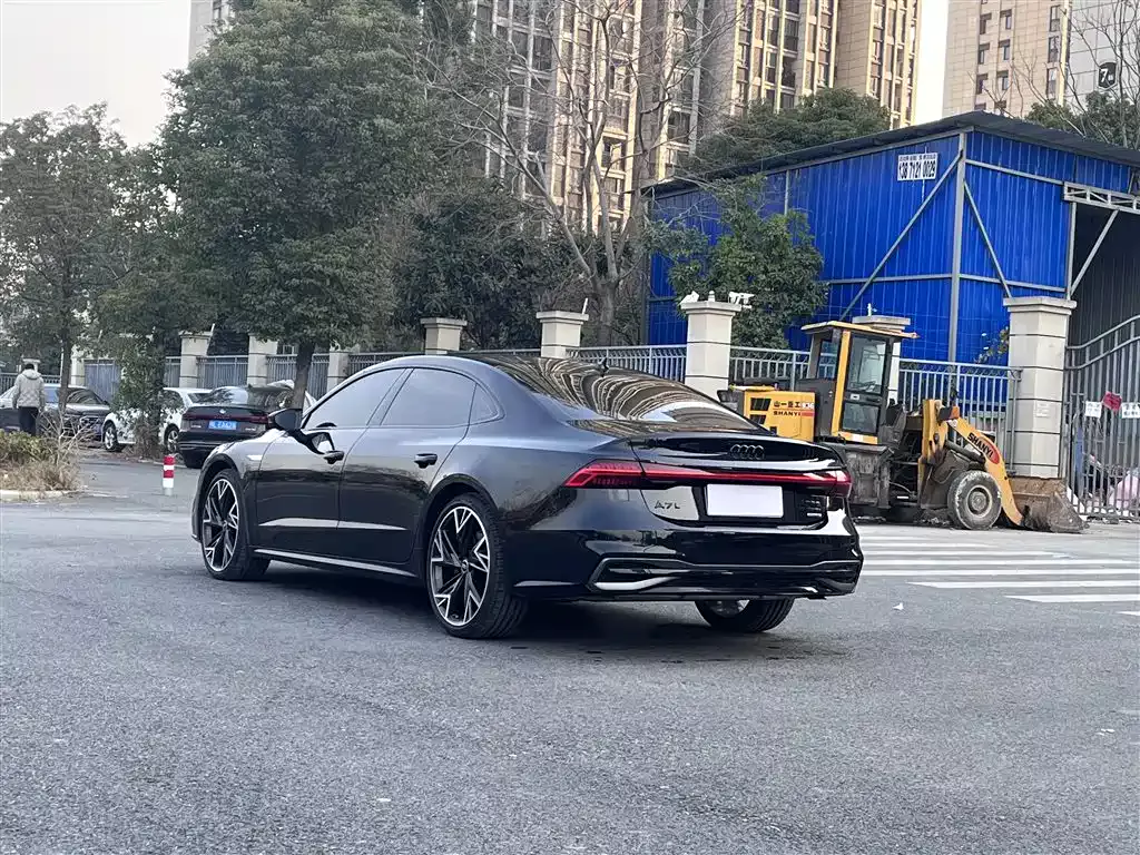 Audi A7L 2024 45 TFSI quattro Black Warrior Edition фото 14