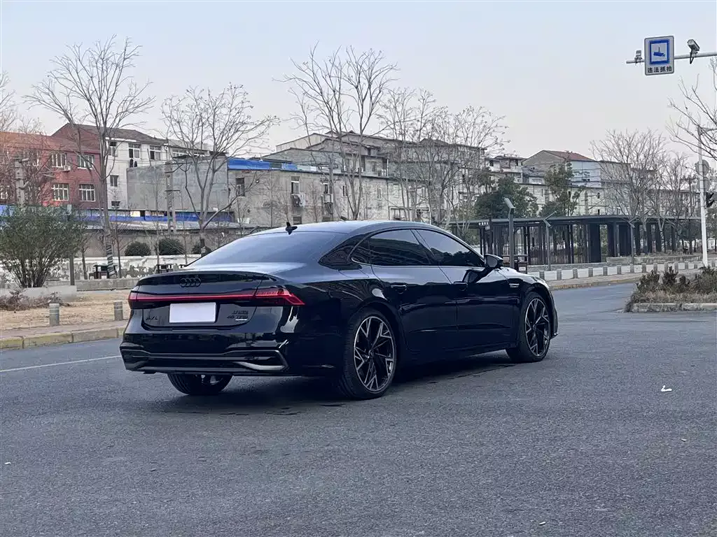 Audi A7L 2024 45 TFSI quattro Black Warrior Edition фото 16
