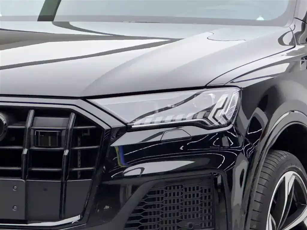 Audi SQ7 2024 4.0 TFSI Dark Knight Edition фото 3
