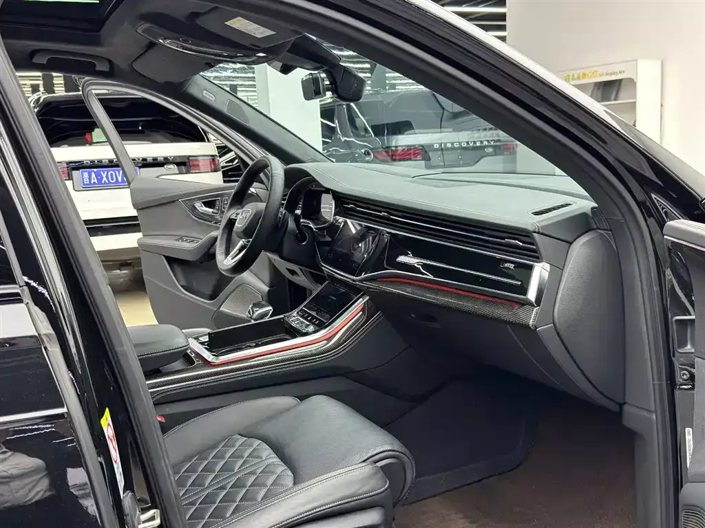 Audi SQ7 2024 4.0 TFSI Dark Knight Edition фото 8