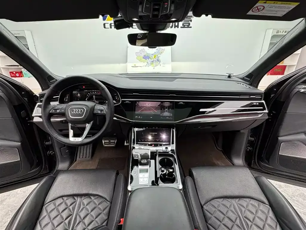 Audi SQ7 2024 4.0 TFSI Dark Knight Edition фото 9