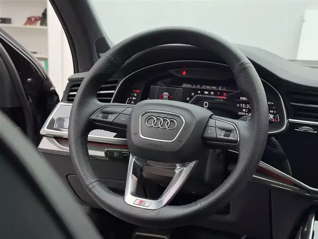 Audi SQ7 2024 4.0 TFSI Dark Knight Edition фото 12