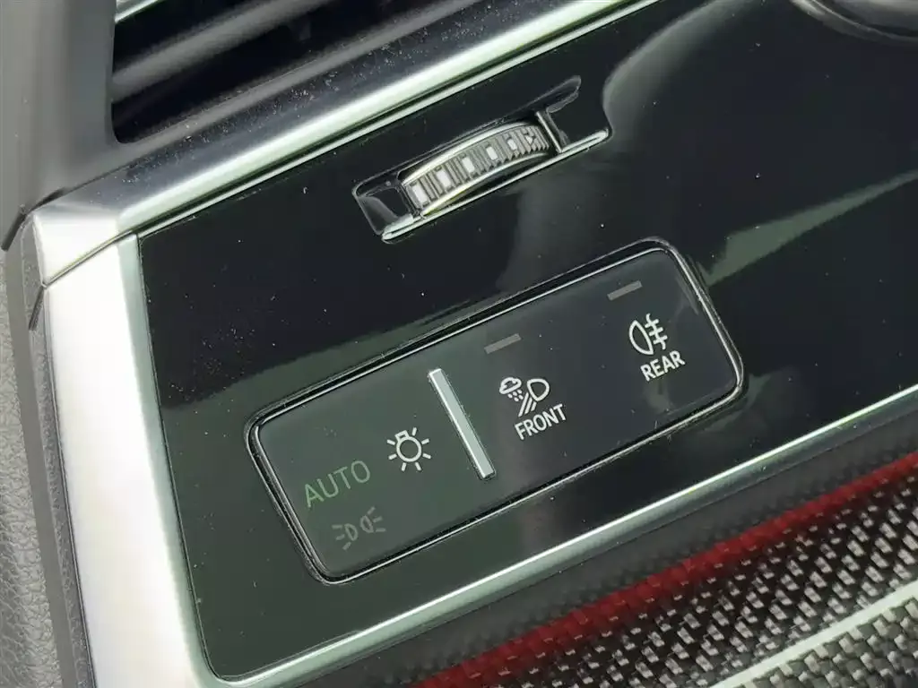 Audi SQ7 2024 4.0 TFSI Dark Knight Edition фото 16