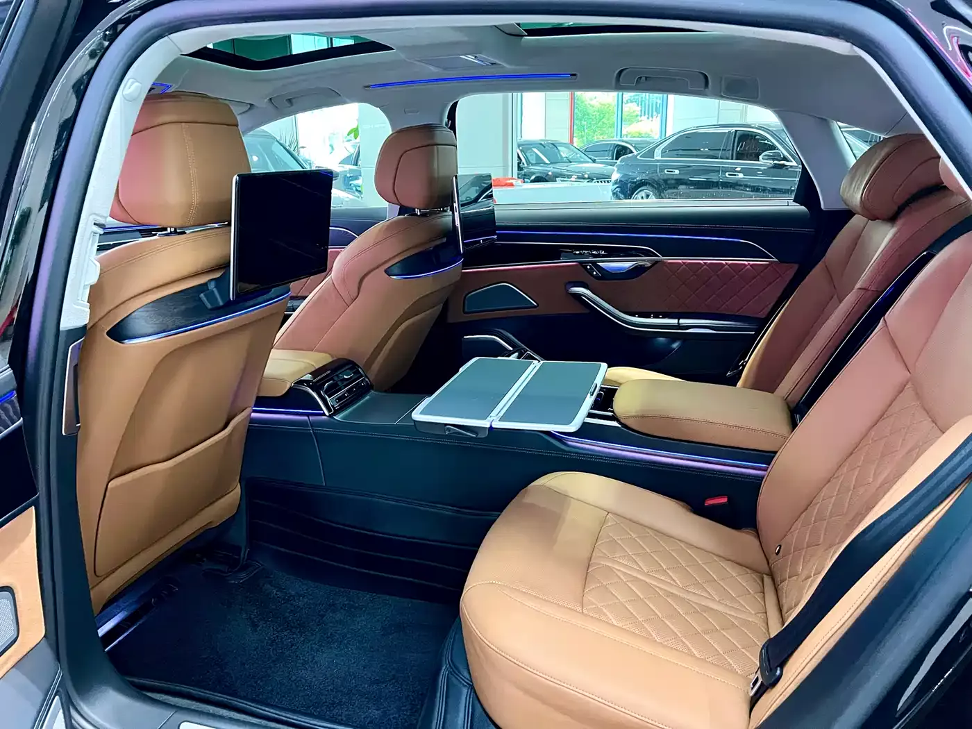 Audi A8 2022 A8L Horch Founder's Edition Legendary фото 9