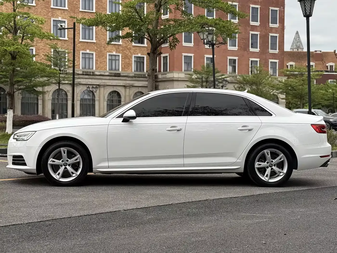 Audi A4L 2017 40 TFSI Fashion Edition фото 3