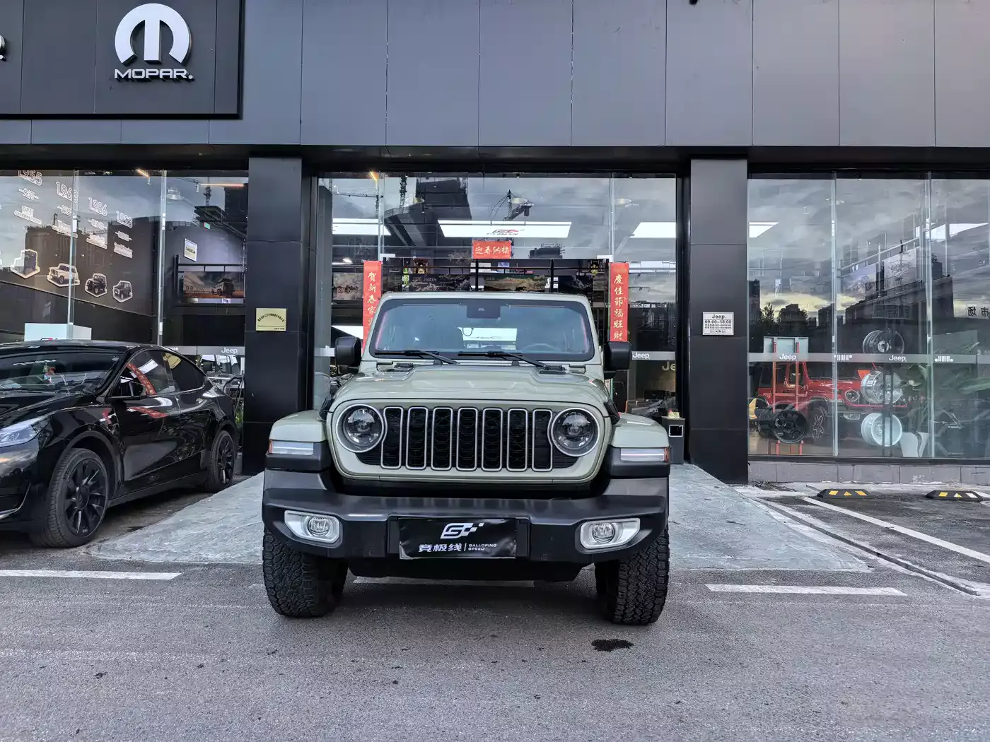 Jeep Wrangler 2024 Model 2.0T Sahara Four-Door Version фото 2