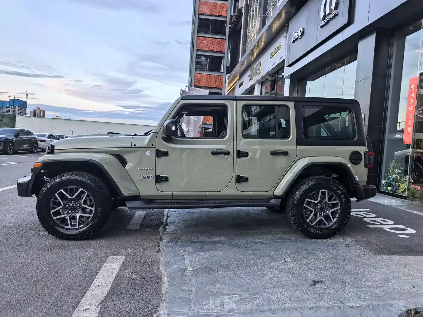 Jeep Wrangler 2024 Model 2.0T Sahara Four-Door Version фото 4