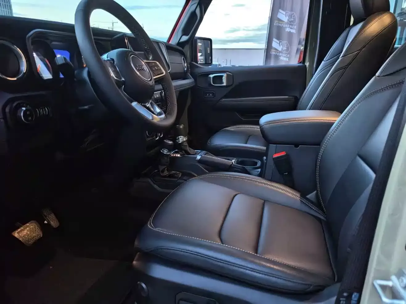 Jeep Wrangler 2024 Model 2.0T Sahara Four-Door Version фото 5