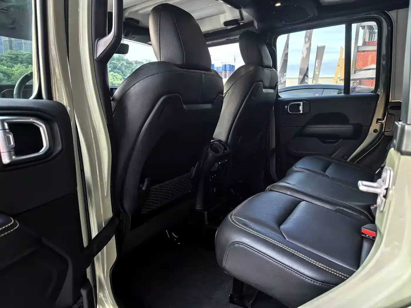 Jeep Wrangler 2024 Model 2.0T Sahara Four-Door Version фото 6