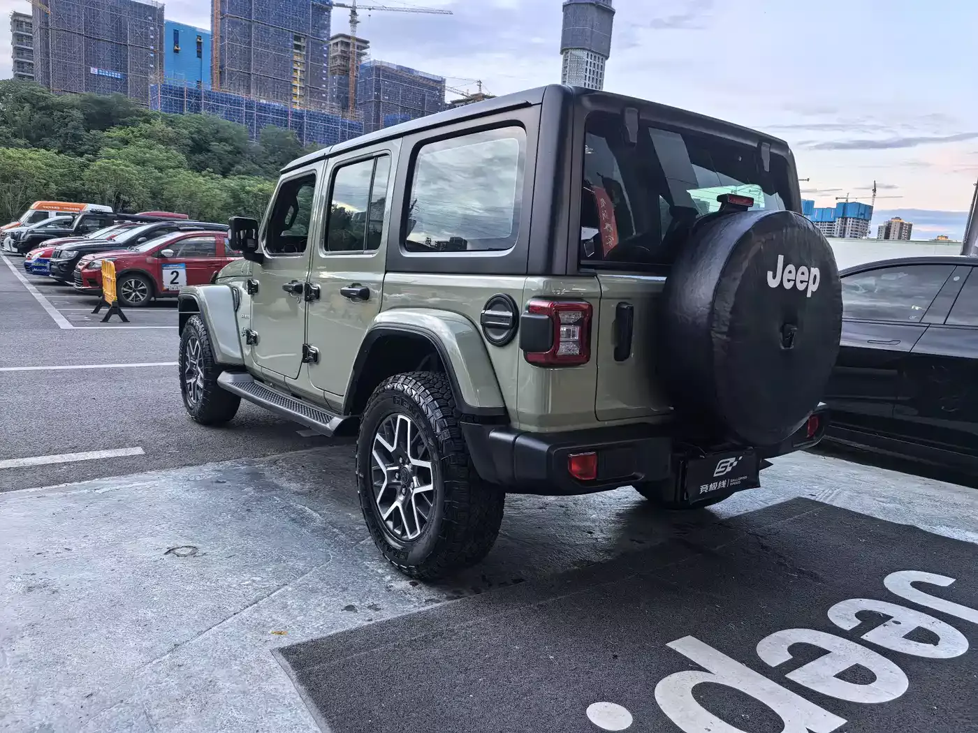 Jeep Wrangler 2024 Model 2.0T Sahara Four-Door Version фото 11