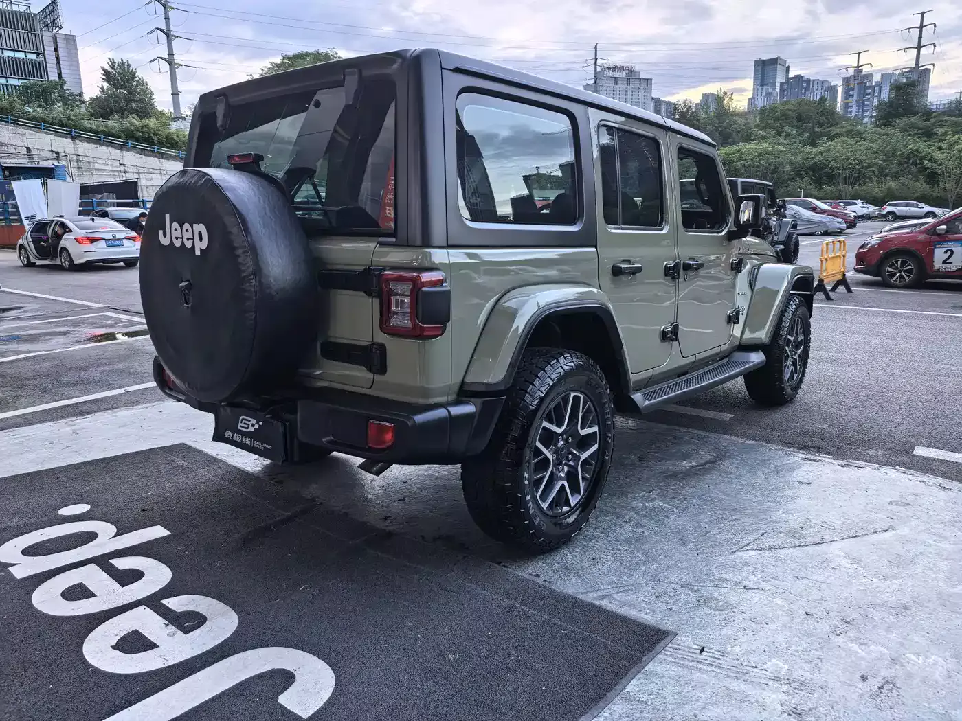Jeep Wrangler 2024 Model 2.0T Sahara Four-Door Version фото 12