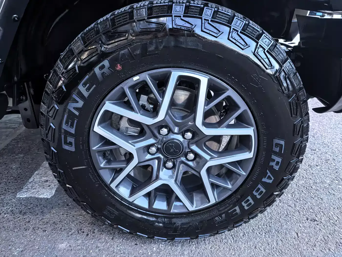 Jeep Wrangler 2024 Model 2.0T Sahara Four-Door Version фото 14