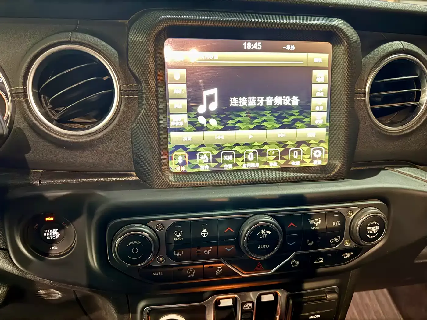 Jeep Gladiator 2022 3.6L Pioneer Edition фото 9