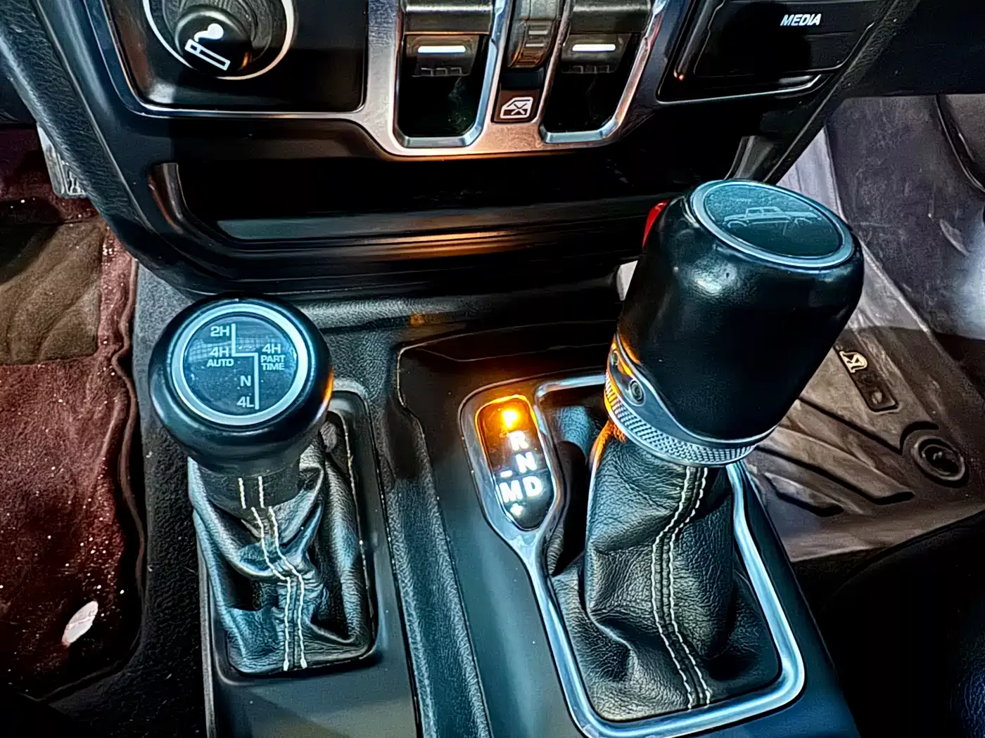 Jeep Gladiator 2022 3.6L Pioneer Edition фото 10