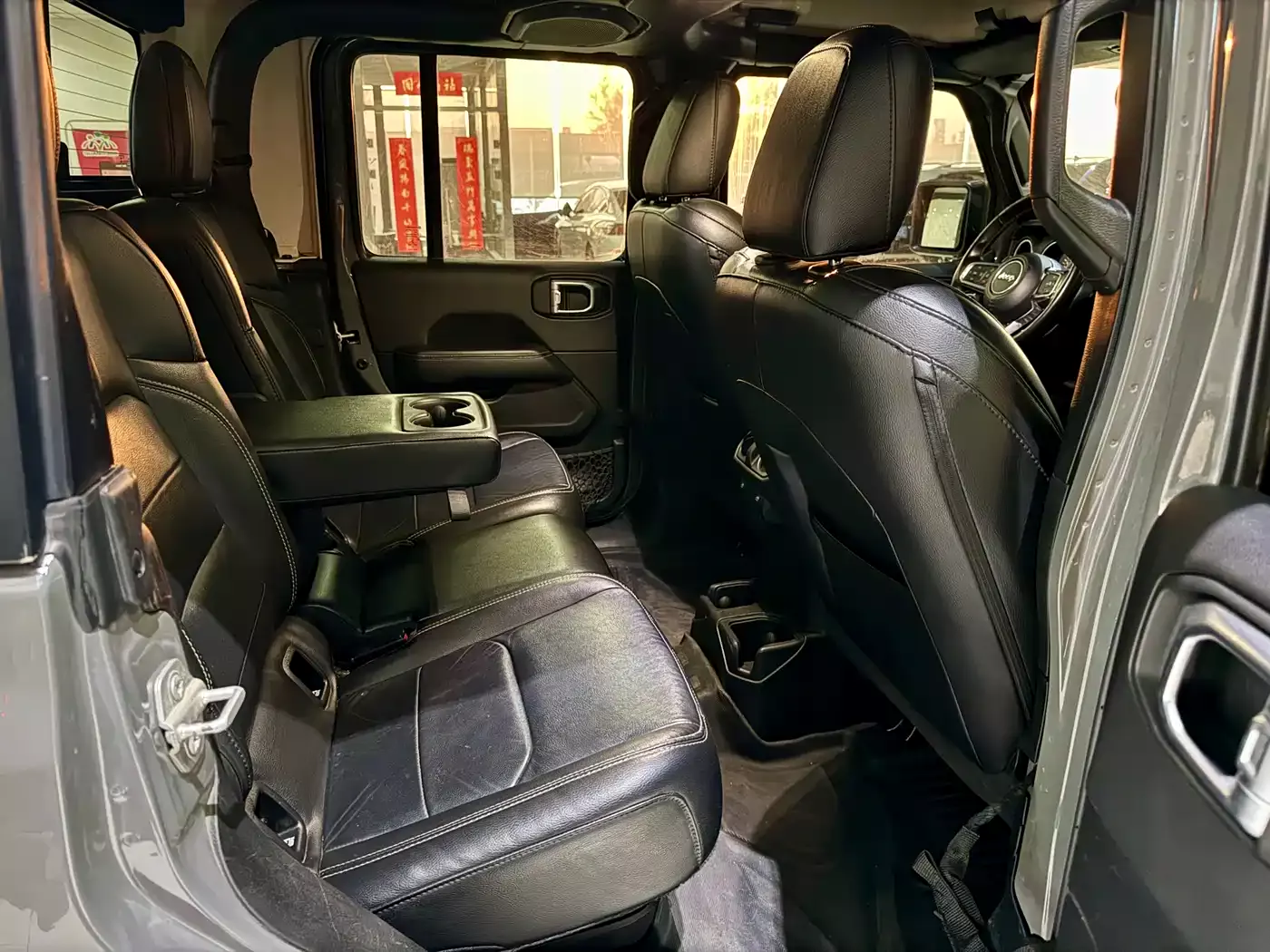 Jeep Gladiator 2022 3.6L Pioneer Edition фото 12