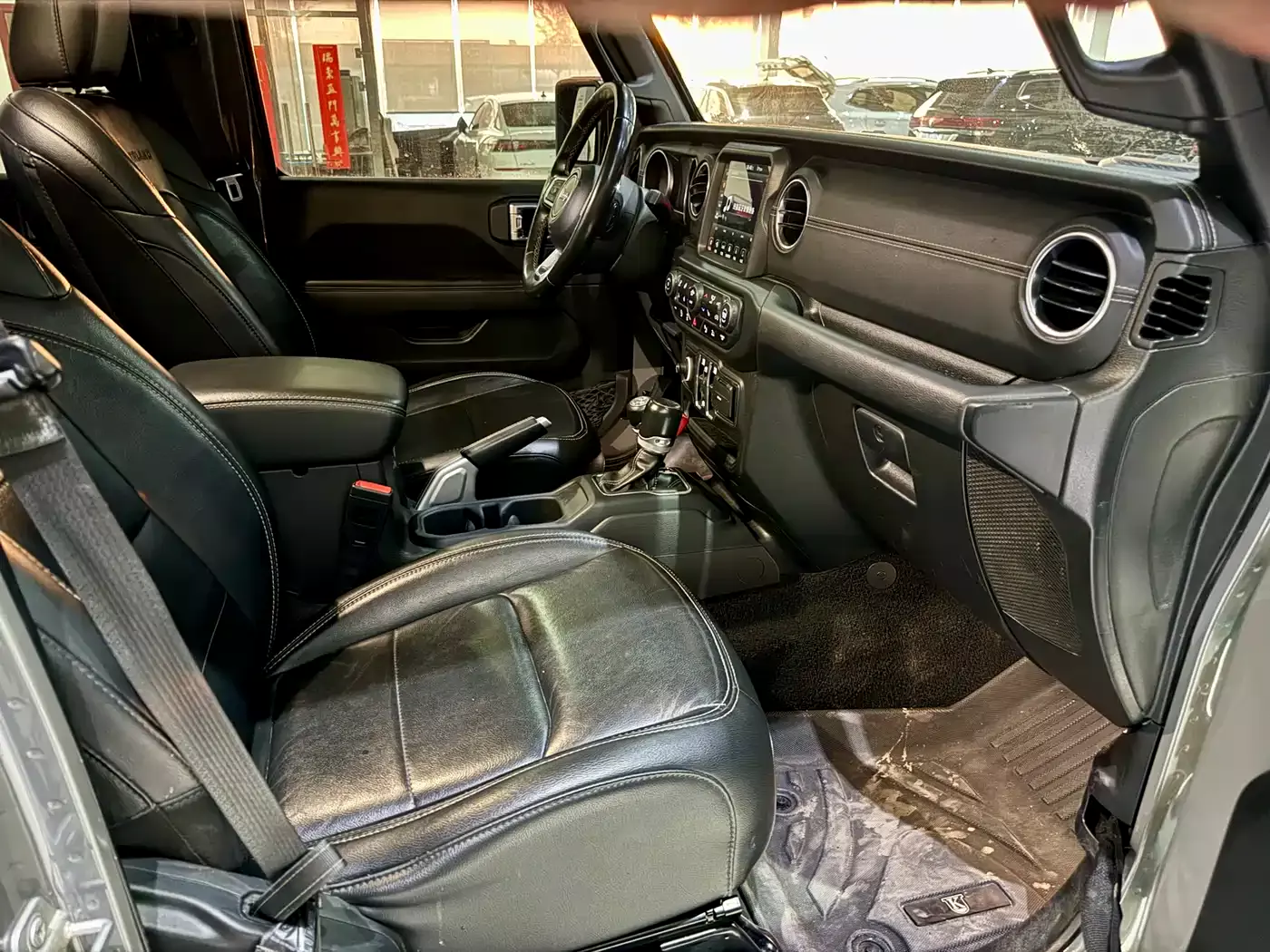 Jeep Gladiator 2022 3.6L Pioneer Edition фото 13