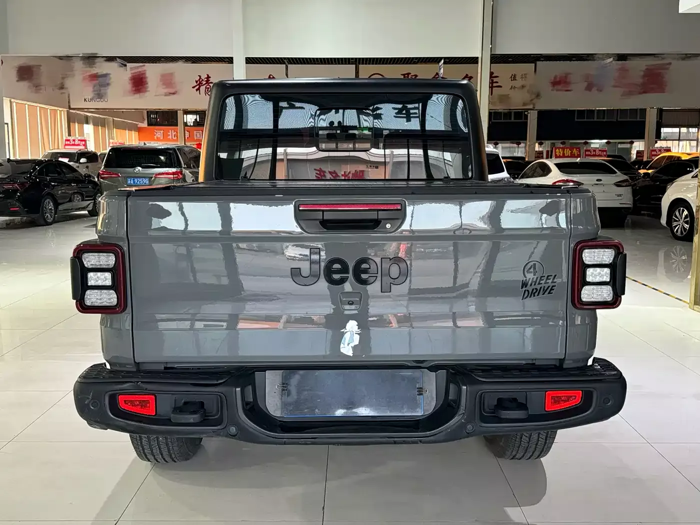 Jeep Gladiator 2022 3.6L Pioneer Edition фото 14