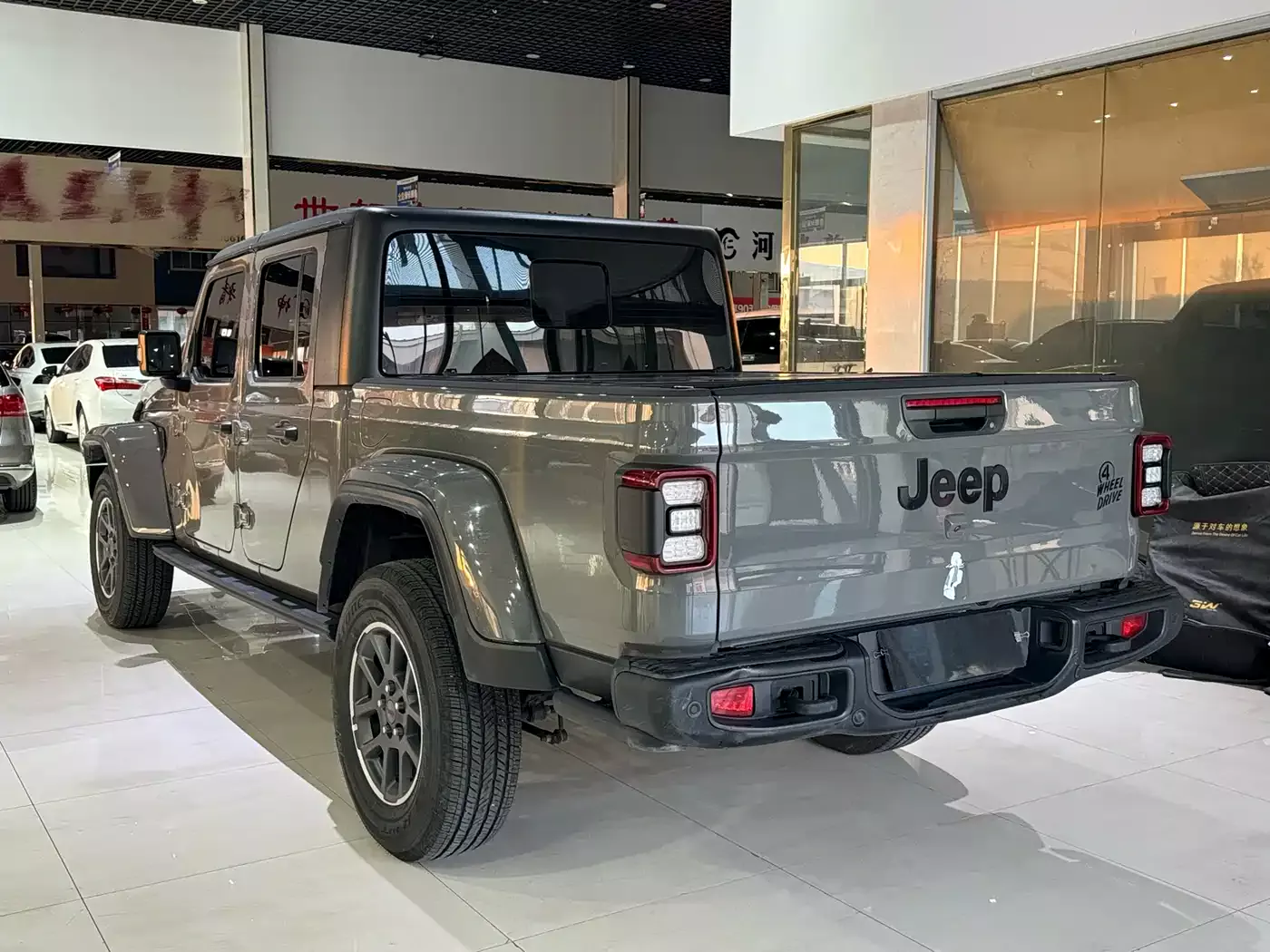 Jeep Gladiator 2022 3.6L Pioneer Edition фото 15