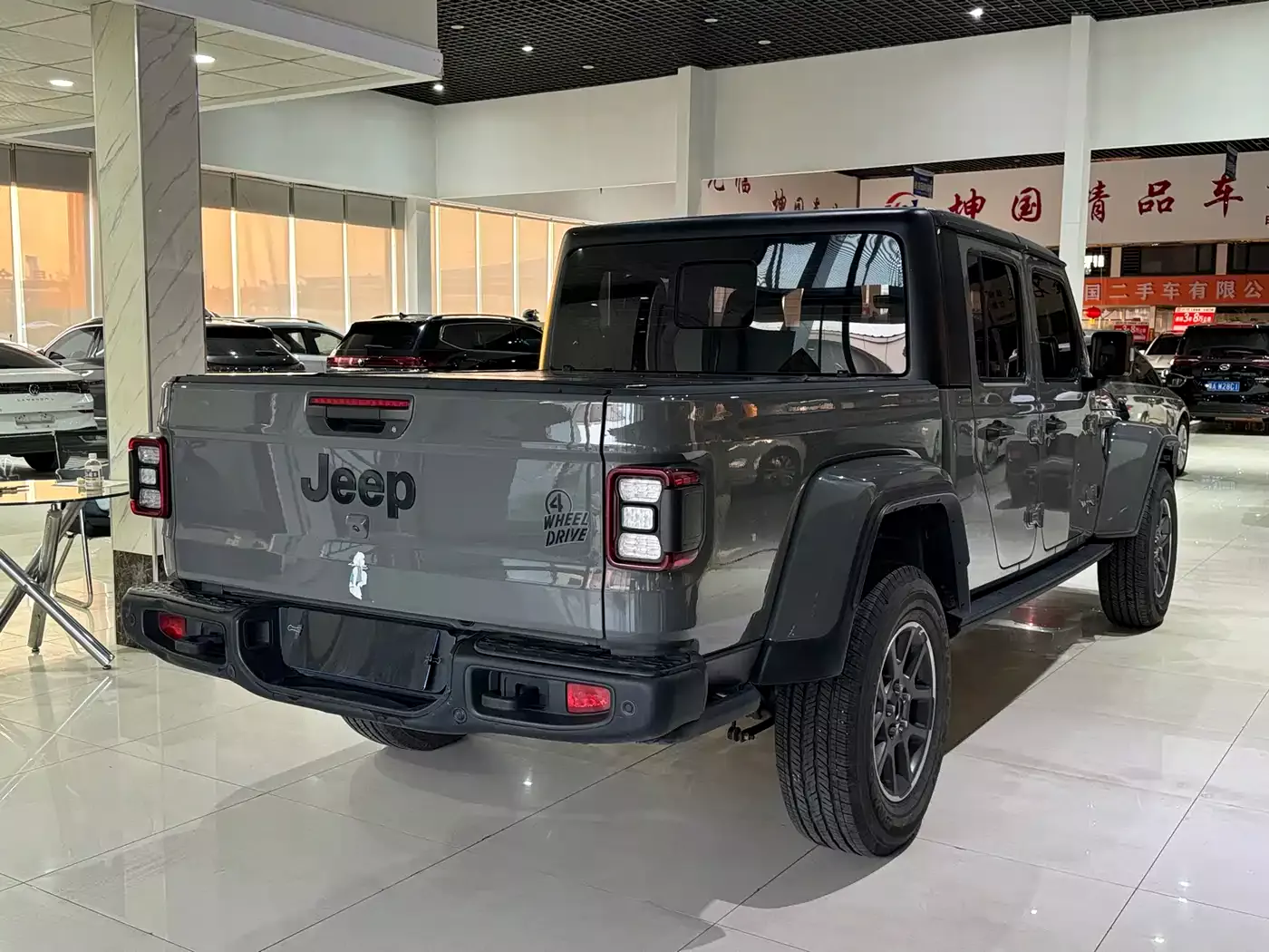 Jeep Gladiator 2022 3.6L Pioneer Edition фото 16