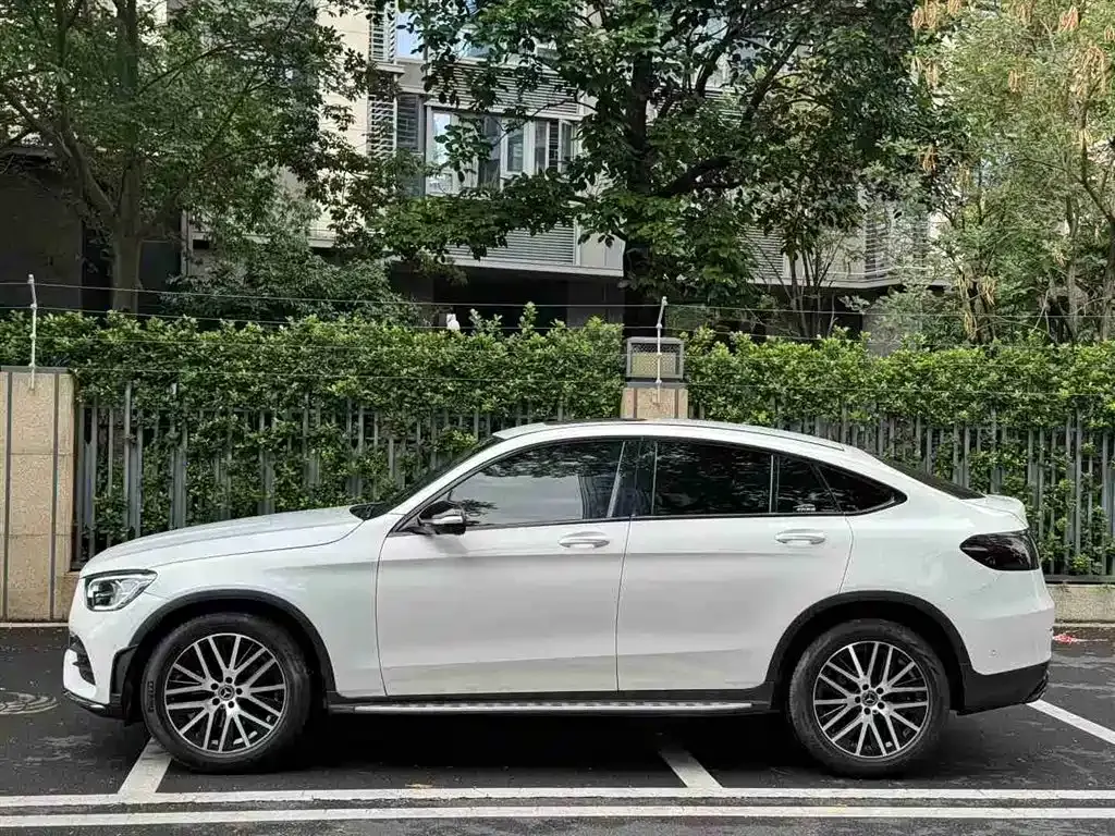 Mercedes-Benz GLC Coupe 2020 GLC 260 4MATIC Coupe SUV фото 2