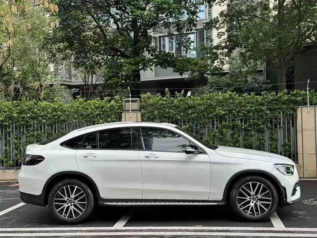 Mercedes-Benz GLC Coupe 2020 GLC 260 4MATIC Coupe SUV фото 4