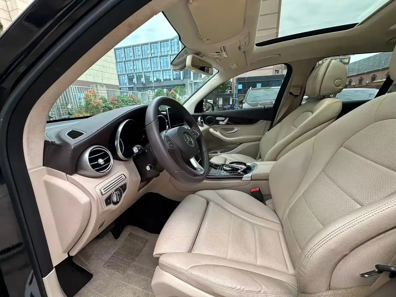 Mercedes-Benz GLC 2018 GLC 260 4MATIC Dynamic фото 4