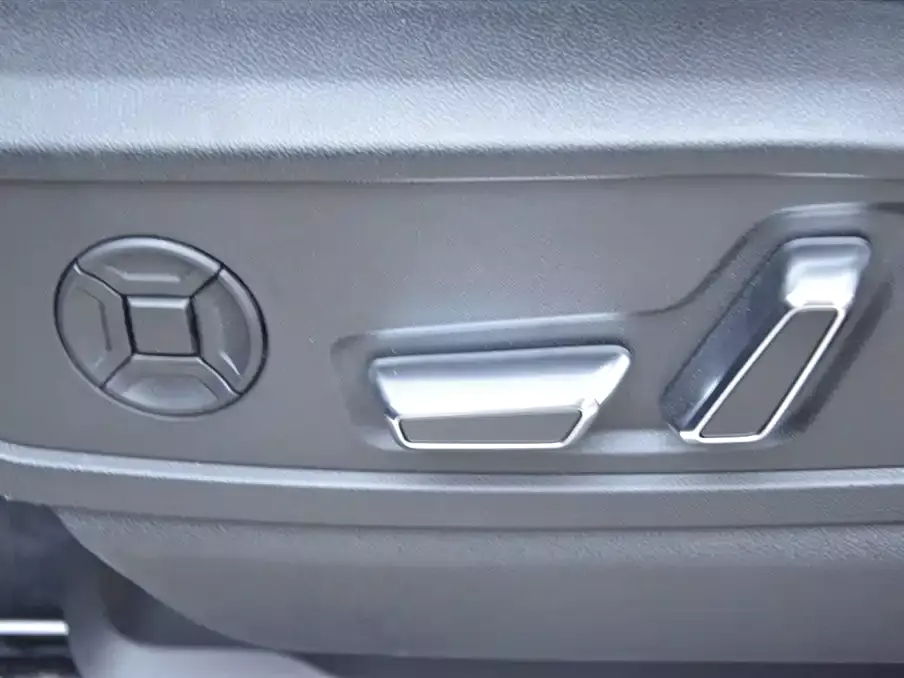 Audi Q5L 2026 Model Base Version фото 7