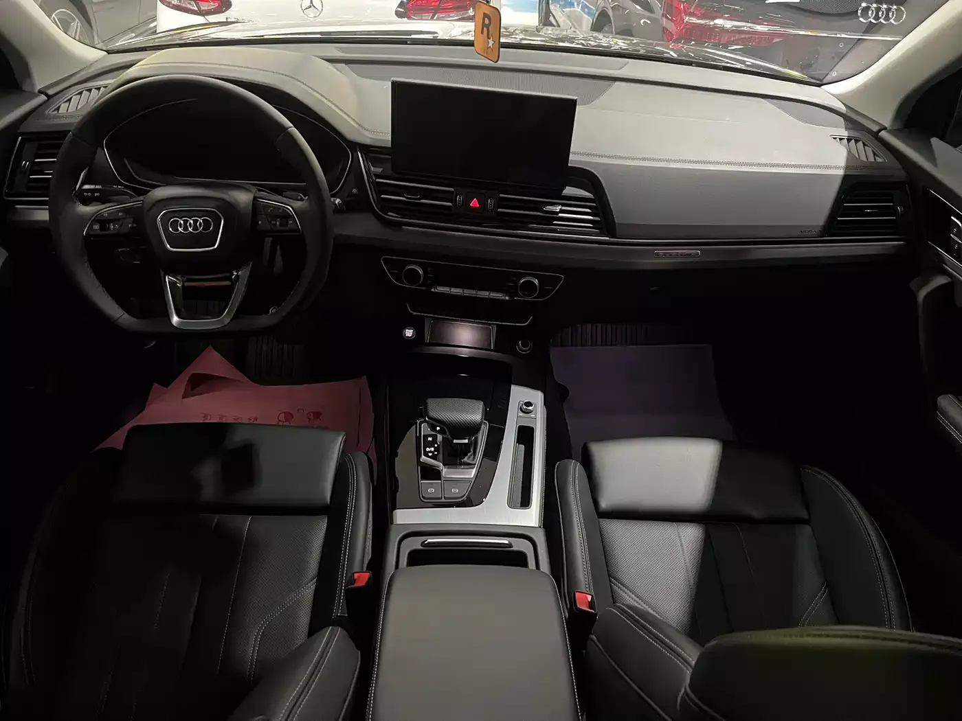 Audi Q5L 2025 45th Anniversary Edition 40 TFSI Dynamic Fashion фото 7