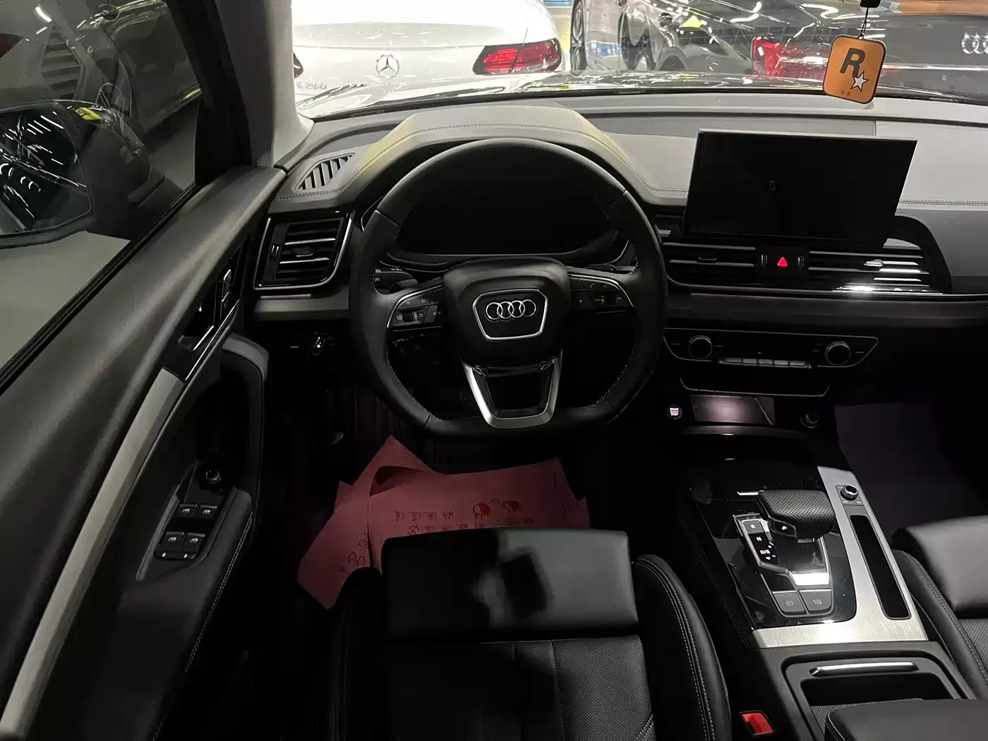 Audi Q5L 2025 45th Anniversary Edition 40 TFSI Dynamic Fashion фото 8