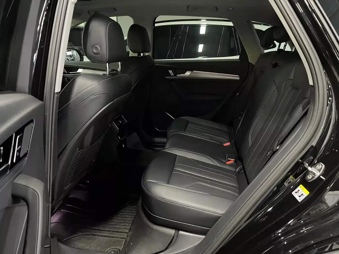 Audi Q5L 2025 45th Anniversary Edition 40 TFSI Dynamic Fashion фото 12
