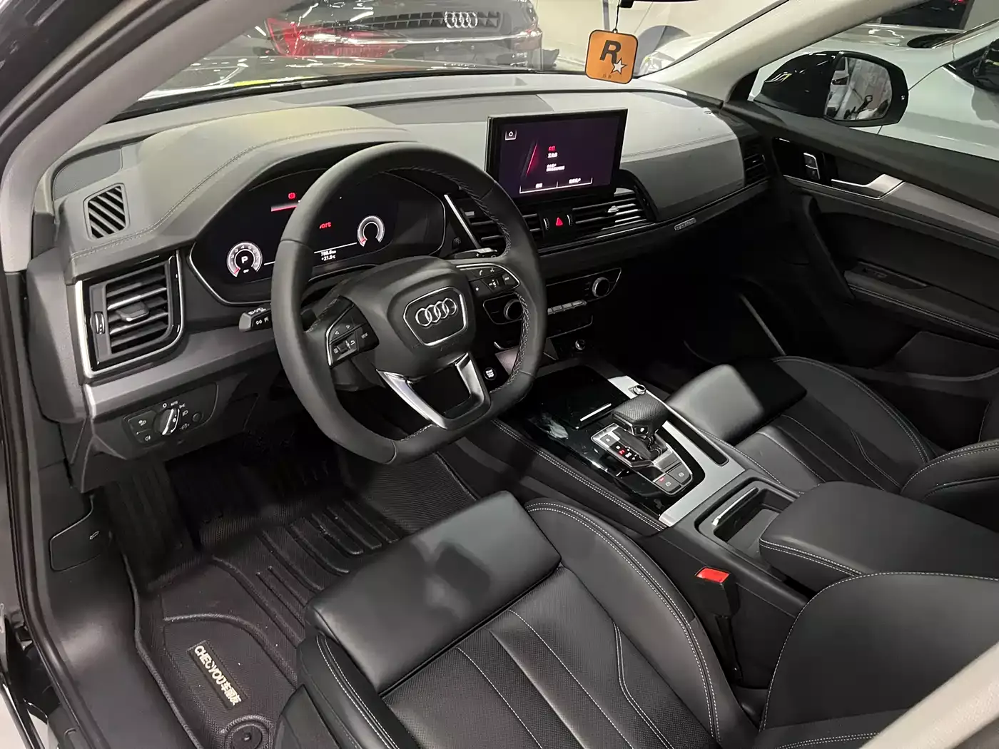 Audi Q5L 2025 45th Anniversary Edition 40 TFSI Dynamic Fashion фото 13