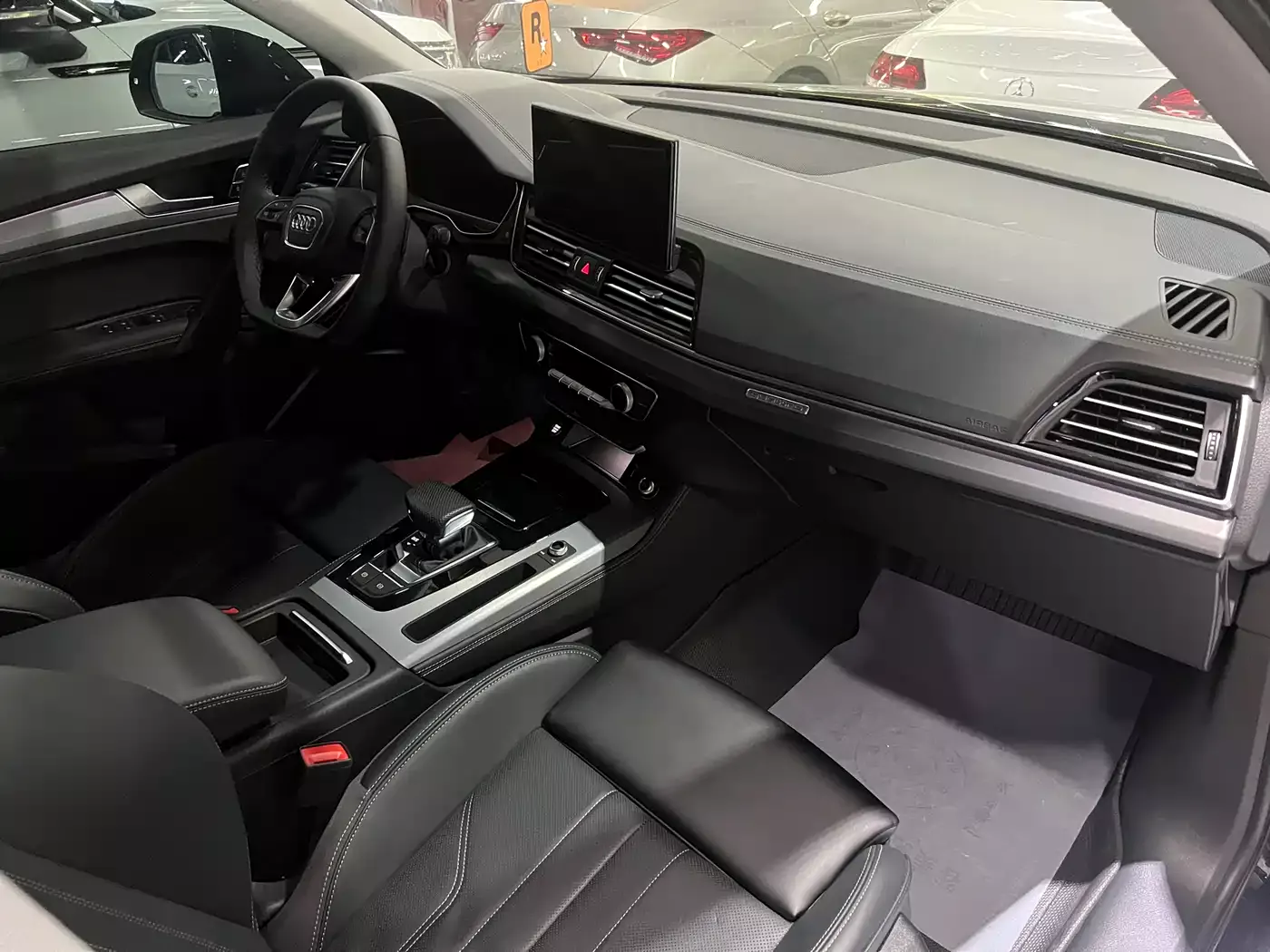 Audi Q5L 2025 45th Anniversary Edition 40 TFSI Dynamic Fashion фото 18