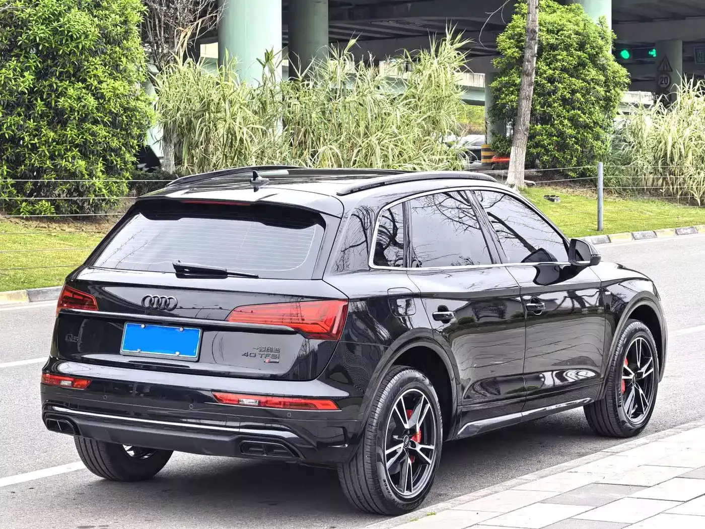 Audi Q5L 2025 45th Anniversary Edition 40 TFSI Dynamic Fashion фото 20