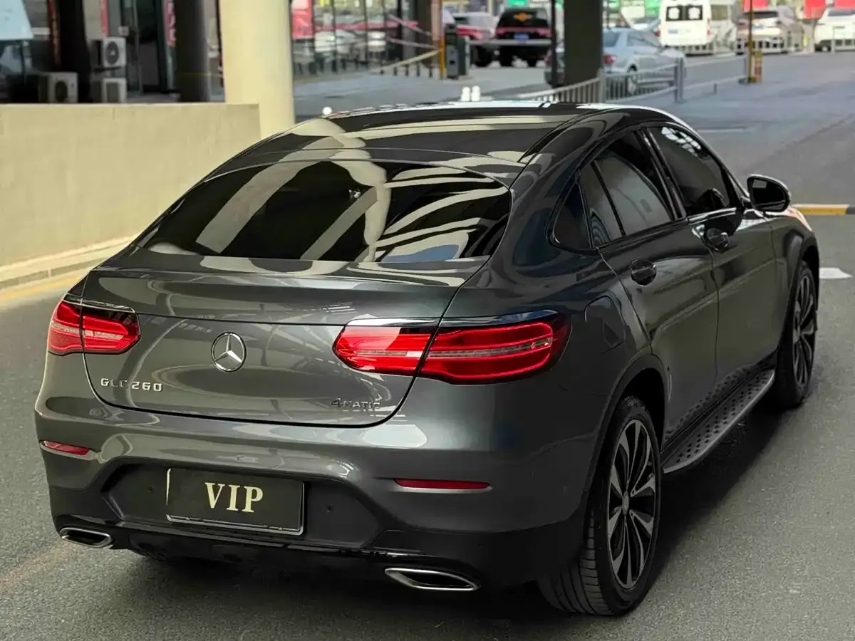 Mercedes-Benz GLC Coupe 2017 GLC 260 4MATIC Coupe SUV фото 4