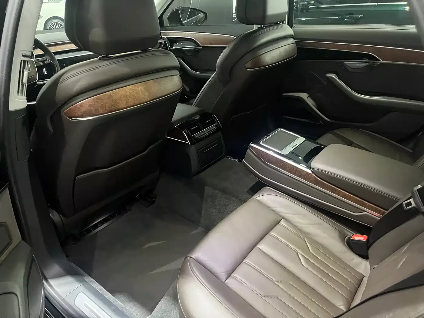 Audi A8 2018 A8L 55 TFSI quattro Launch Premium фото 5
