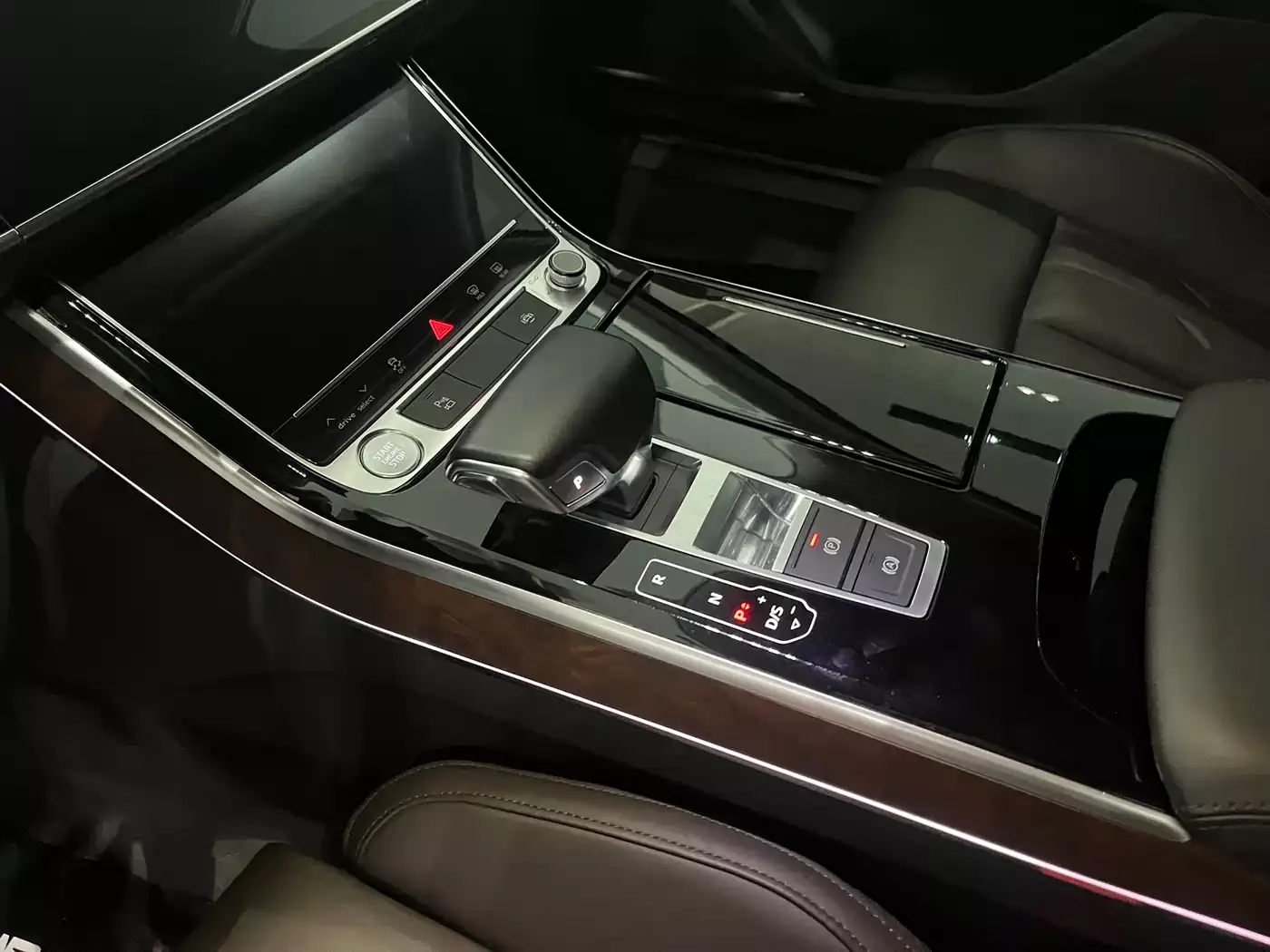 Audi A8 2018 A8L 55 TFSI quattro Launch Premium фото 7