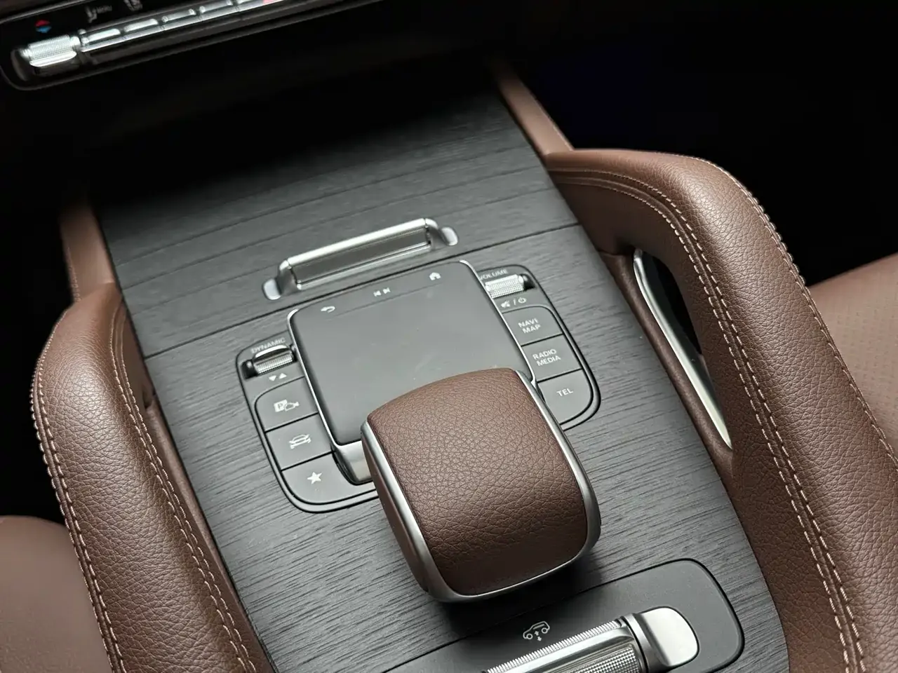 Mercedes-Benz GLE 2024 GLE 450 4MATIC Luxury фото 10