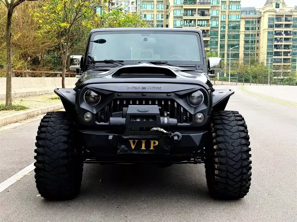 Jeep Wrangler 2015 3.0L Sahara 4-Door фото 2