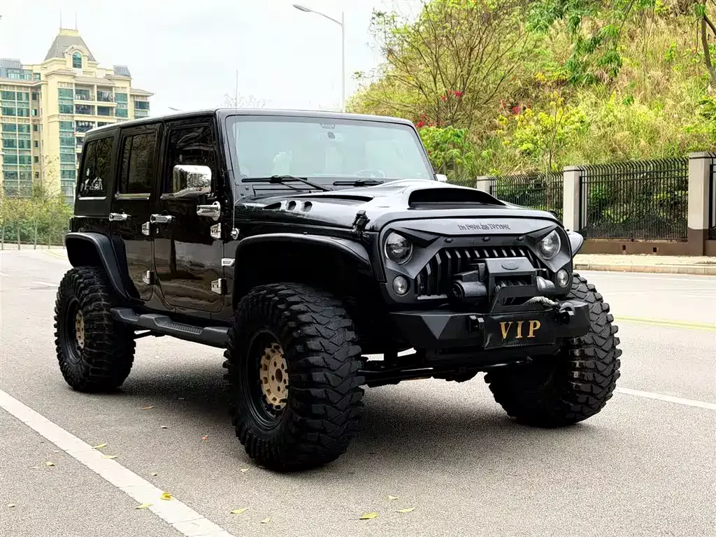 Jeep Wrangler 2015 3.0L Sahara 4-Door фото 3