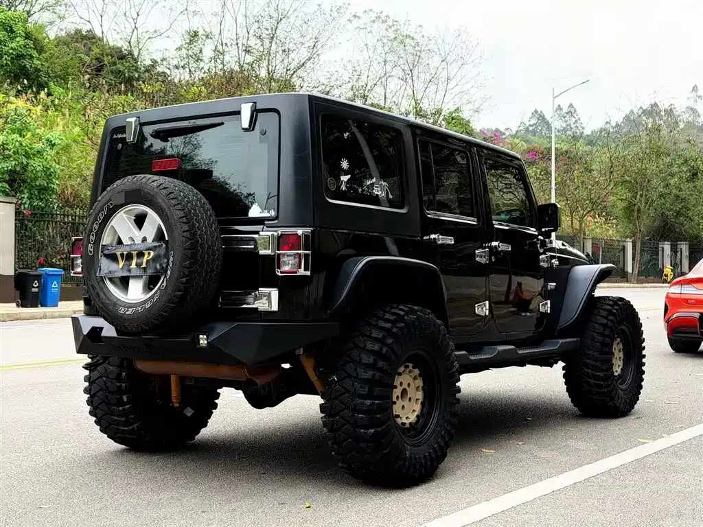 Jeep Wrangler 2015 3.0L Sahara 4-Door фото 10