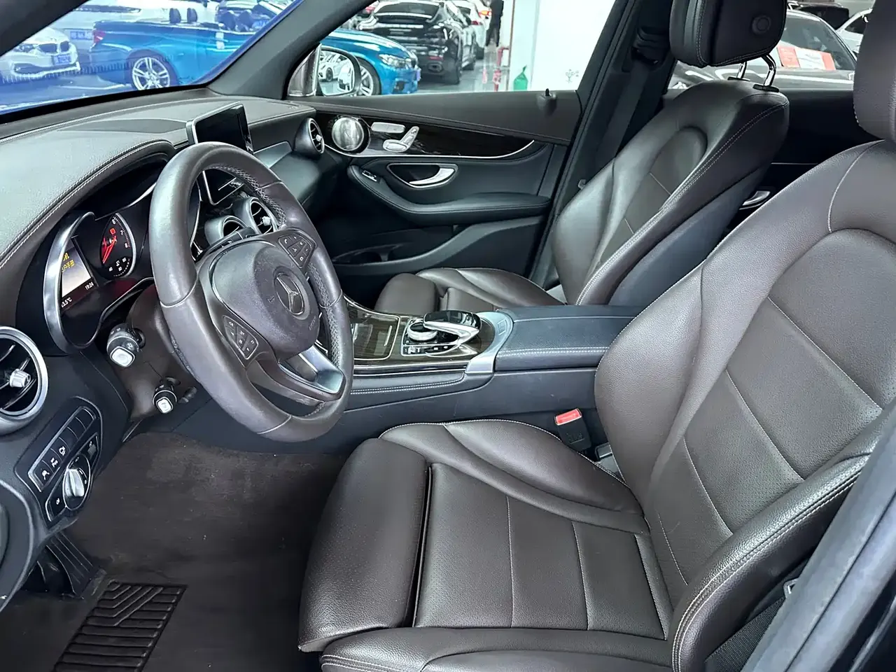 Mercedes-Benz GLC 2018 GLC 260 4MATIC Luxury фото 4