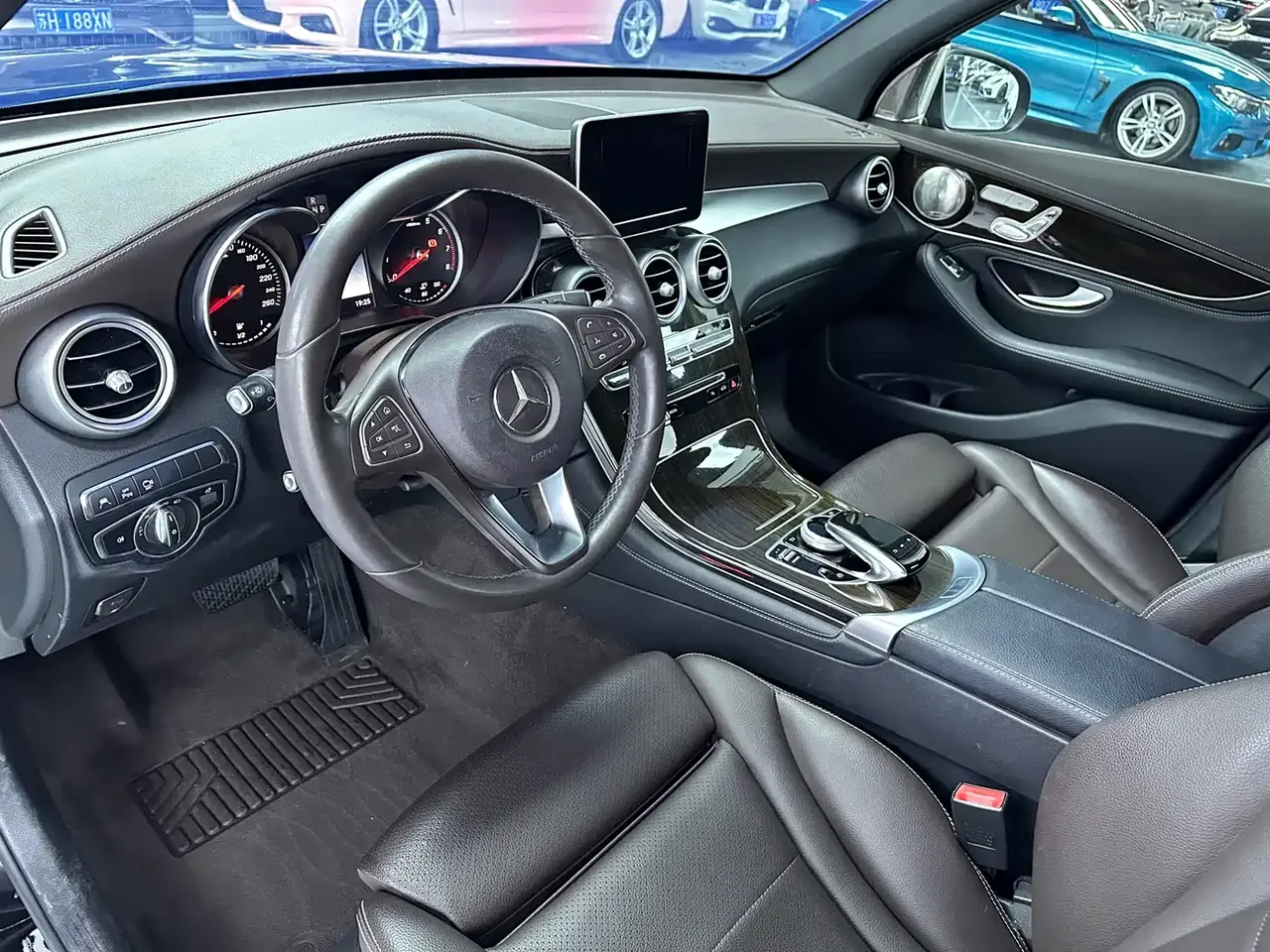 Mercedes-Benz GLC 2018 GLC 260 4MATIC Luxury фото 5