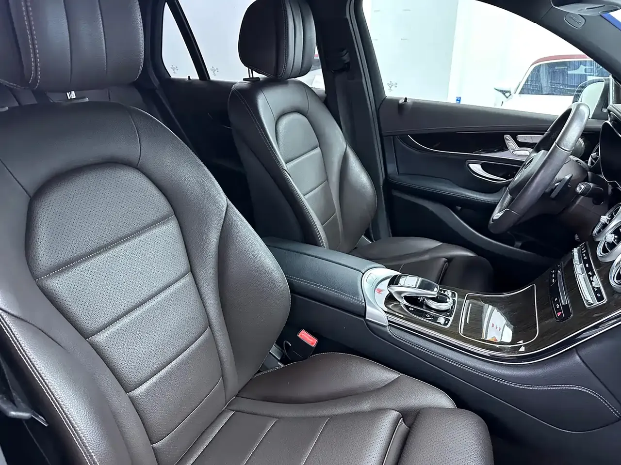 Mercedes-Benz GLC 2018 GLC 260 4MATIC Luxury фото 16