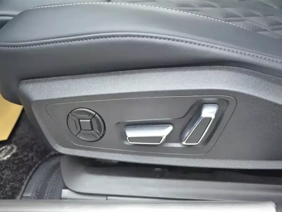 Audi A6L 2025 55 TFSI quattro Exclusive Sport фото 11