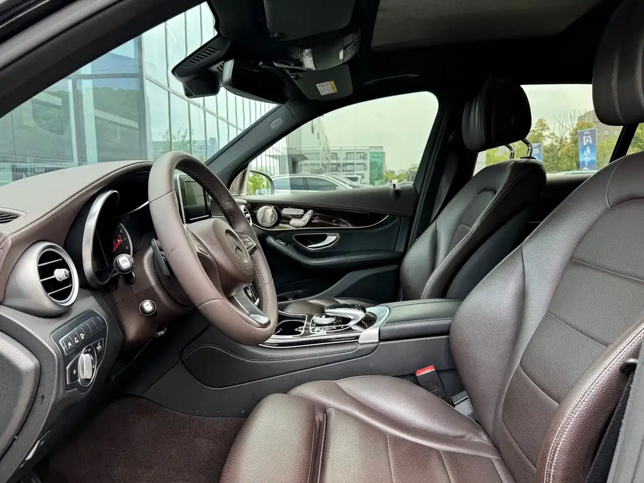 Mercedes-Benz GLC 2018 GLC 260 4MATIC Luxury фото 4