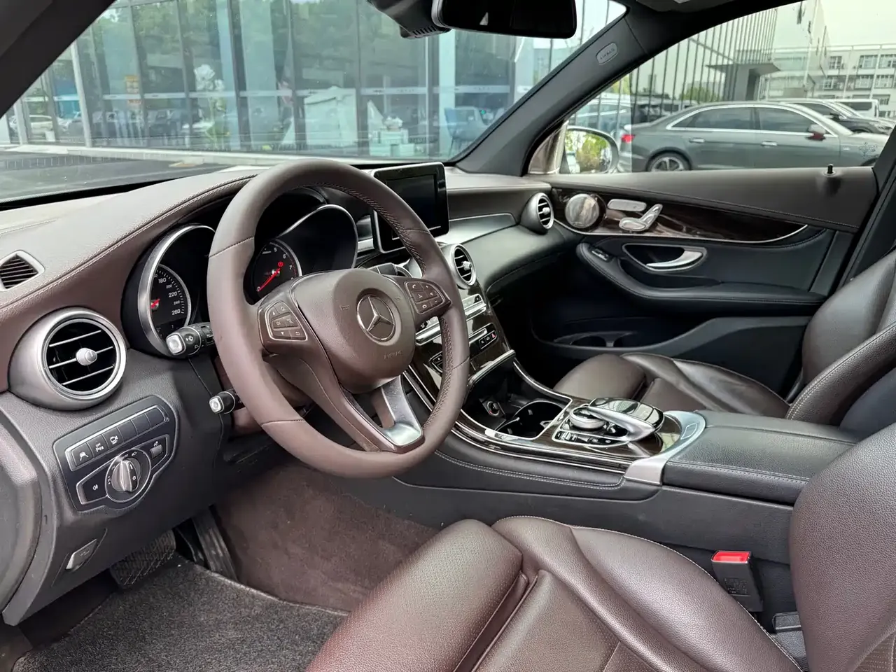 Mercedes-Benz GLC 2018 GLC 260 4MATIC Luxury фото 7