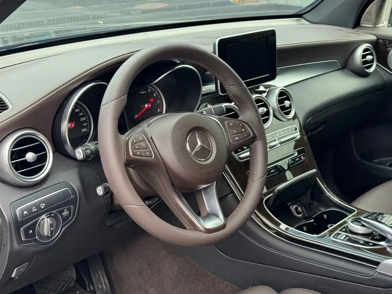 Mercedes-Benz GLC 2018 GLC 260 4MATIC Luxury фото 8
