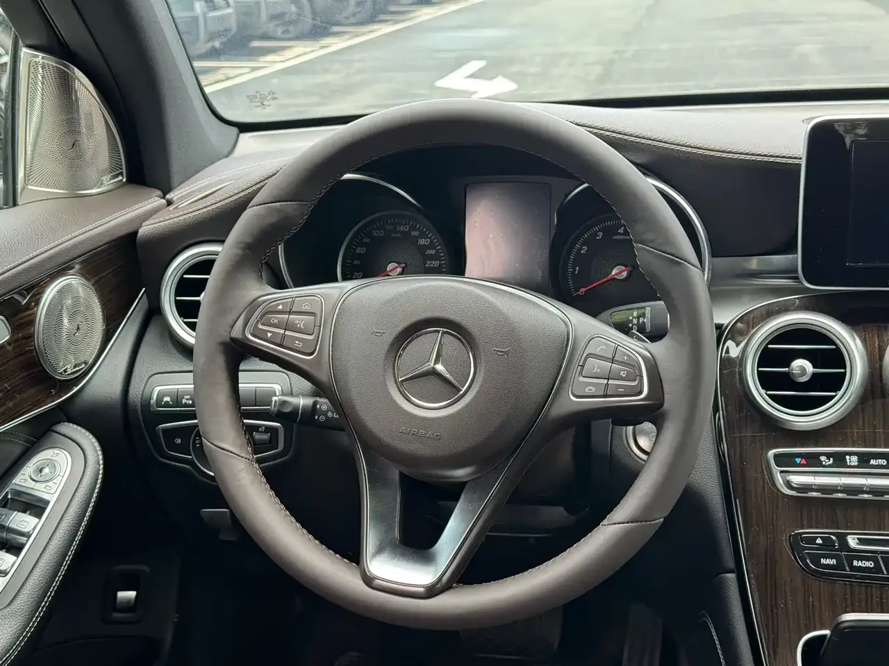 Mercedes-Benz GLC 2018 GLC 260 4MATIC Luxury фото 15