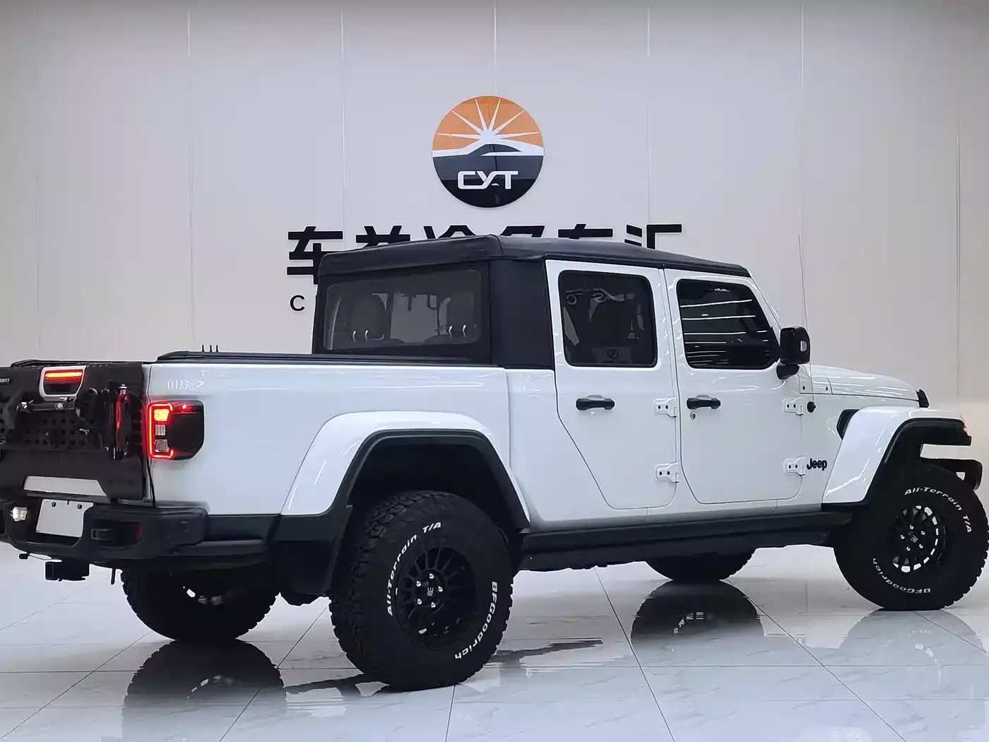 Jeep Gladiator 2022 3.6L Pioneer Edition фото 4