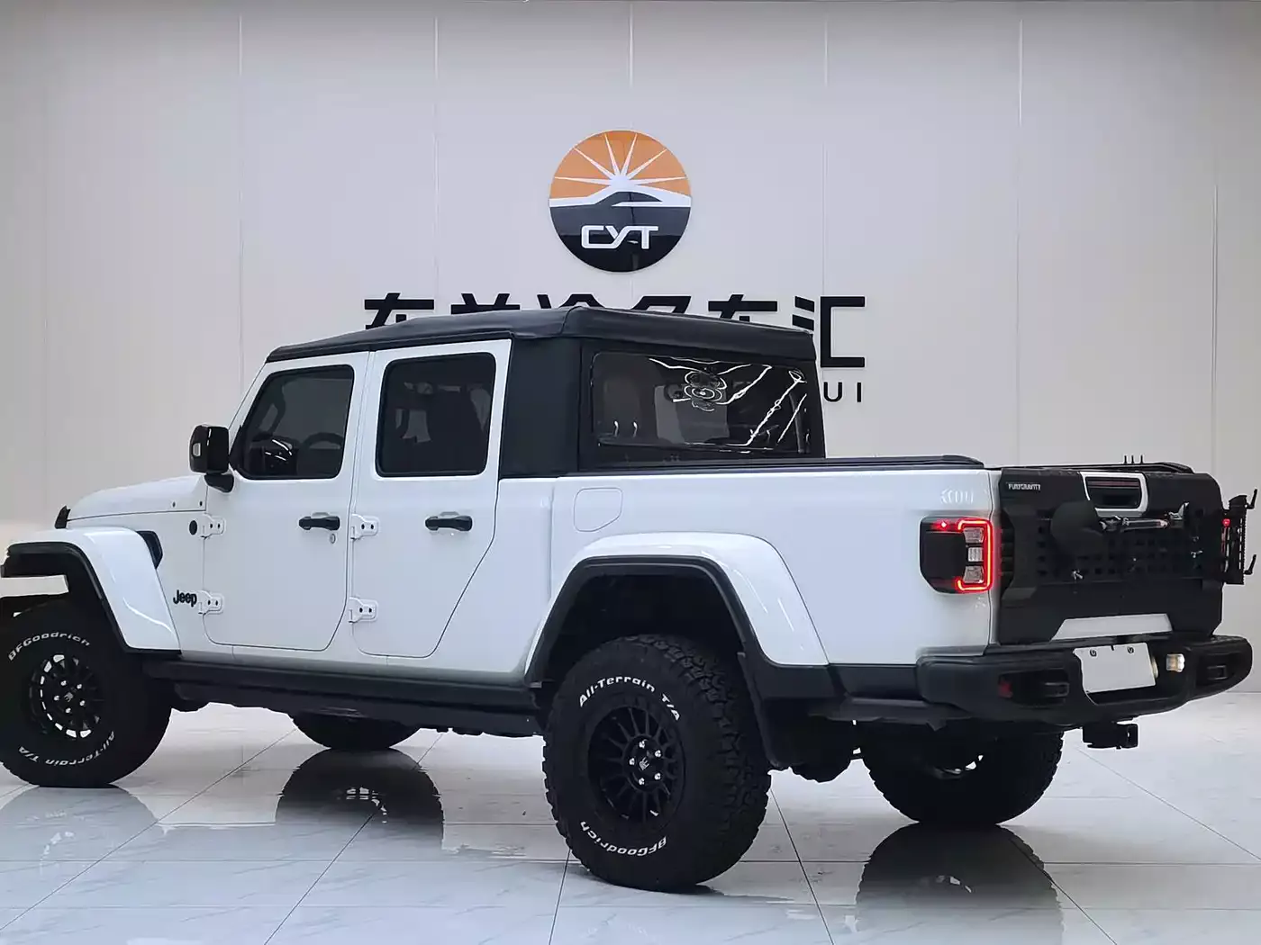 Jeep Gladiator 2022 3.6L Pioneer Edition фото 5
